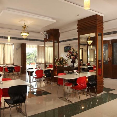 Hotel Vinay Residency Sindhnur Esterno foto