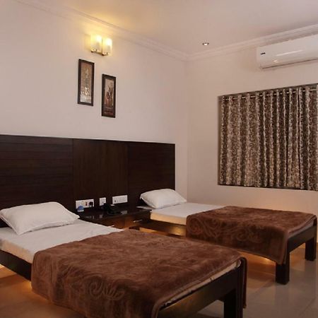 Hotel Vinay Residency Sindhnur Esterno foto