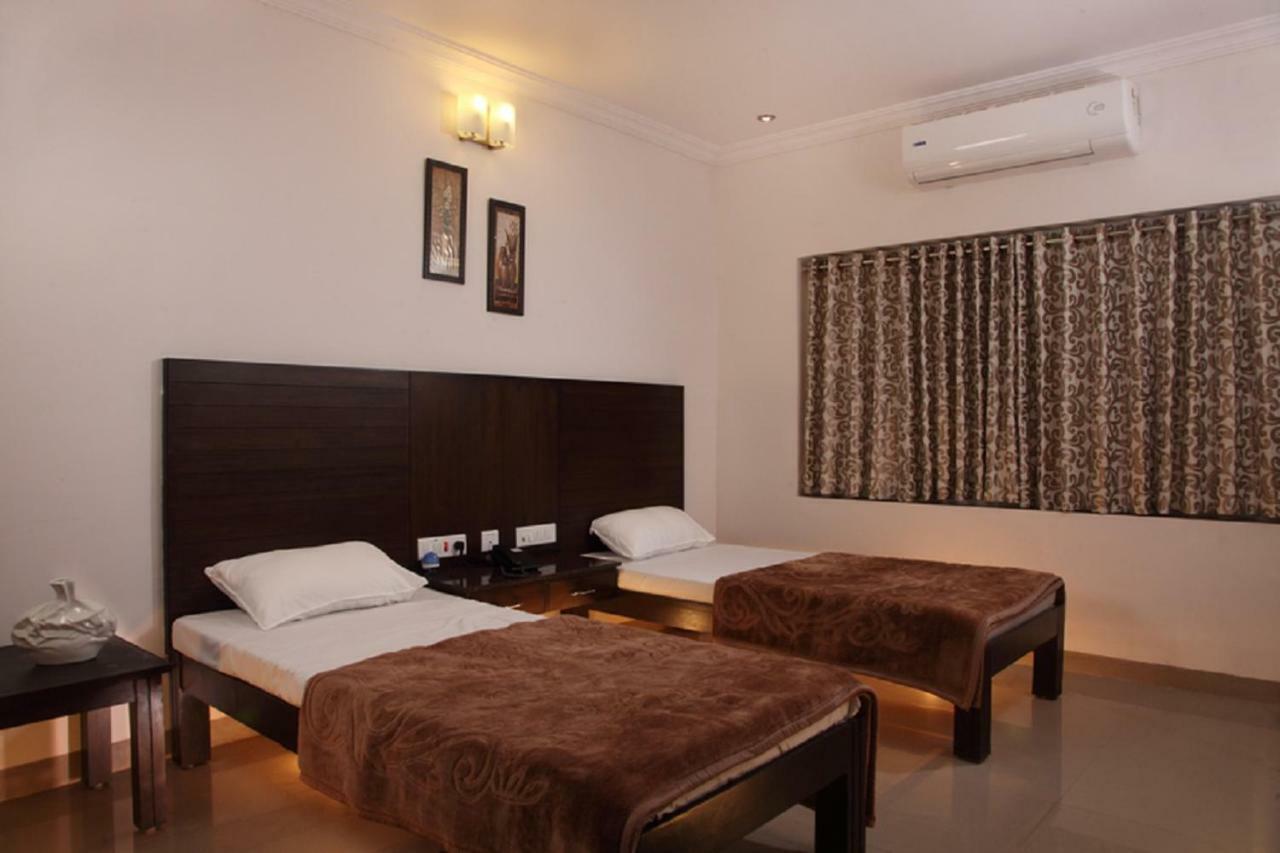Hotel Vinay Residency Sindhnur Esterno foto